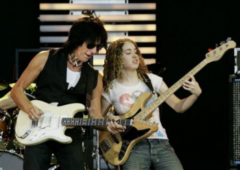 tal wilkenfeld bass player beck jeff female young meet band bob hate want talented super bassist daughter rock awaken 2009